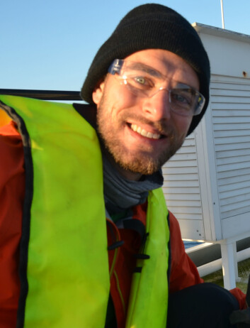 I juni 2016 fikk Helleik L. Syse en utfordring om å undersøke gevinsten av fornybare energiløsninger på fiskeoppdrettsanlegg. Svarene han kom fram til kan glede havvindnæringen. (Foto: Flavie Gohin) I juni 2016 fikk Helleik L. Syse en utfordring om å undersøke gevinsten av fornybare energiløsninger på fiskeoppdrettsanlegg. Svarene han kom fram til kan glede havvindnæringen. (Foto: Flavie Gohin)