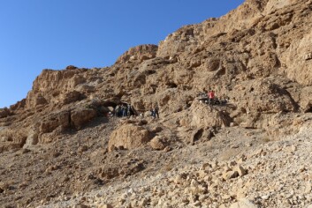 Inngangen til den nyoppdagede hulen i Qumran – den tolvte i rekken. (Foto: Casey L. Olson og Oren Gutfeld) Inngangen til den nyoppdagede hulen i Qumran – den tolvte i rekken. (Foto: Casey L. Olson og Oren Gutfeld)