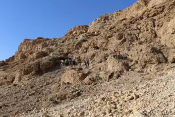 Inngangen til den nyoppdagede hulen i Qumran – den tolvte i rekken. (Foto: Casey L. Olson og Oren Gutfeld)