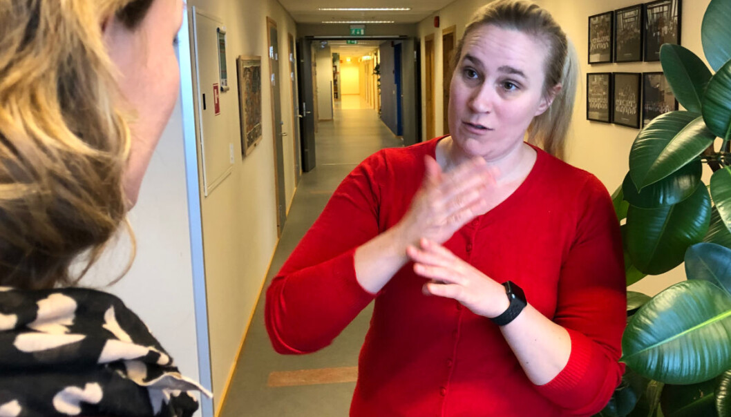 Med sin forskerutdanning ønsker Camilla Sandrud å bidra til at tolker blir bedre i sitt arbeid innen helse. (Foto: Nina Kjeøy, Nord universitet) Med sin forskerutdanning ønsker Camilla Sandrud å bidra til at tolker blir bedre i sitt arbeid innen helse. (Foto: Nina Kjeøy, Nord universitet)