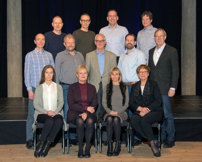 Bioteknologirådet består for øyeblikket av 15 medlemmer, og fem varamedlemmer. Bak fra venstre: Dag Inge Våge, Bjørn Kåre Myskja, Torolf Holst-Larsen, Arne Holst-Jensen. I midten fra venstre: Bjørn Hofmann, Gunnar Heiene, Inge Lorange Backer, Petter Frost, Raino Malnes. Foran fra venstre: Benedicte Paus, Kristin Halvorsen, Cathrine Bjorvatn, Sonja Sjøli. Noen av medlemmene var ikke med på bildet. (Foto: Trond Hattrem) Bioteknologirådet består for øyeblikket av 15 medlemmer, og fem varamedlemmer. Bak fra venstre: Dag Inge Våge, Bjørn Kåre Myskja, Torolf Holst-Larsen, Arne Holst-Jensen. I midten fra venstre: Bjørn Hofmann, Gunnar Heiene, Inge Lorange Backer, Petter Frost, Raino Malnes. Foran fra venstre: Benedicte Paus, Kristin Halvorsen, Cathrine Bjorvatn, Sonja Sjøli. Noen av medlemmene var ikke med på bildet. (Foto: Trond Hattrem)