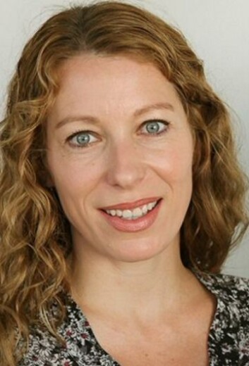 Stine Eileen T. Løkkeberg er opptatt av hvilke følelser og motivasjoner som påvirker mennesker når de skal kommunisere ubehagelig informasjon. (Foto: Høgskolen i Østfold) Stine Eileen T. Løkkeberg er opptatt av hvilke følelser og motivasjoner som påvirker mennesker når de skal kommunisere ubehagelig informasjon. (Foto: Høgskolen i Østfold)