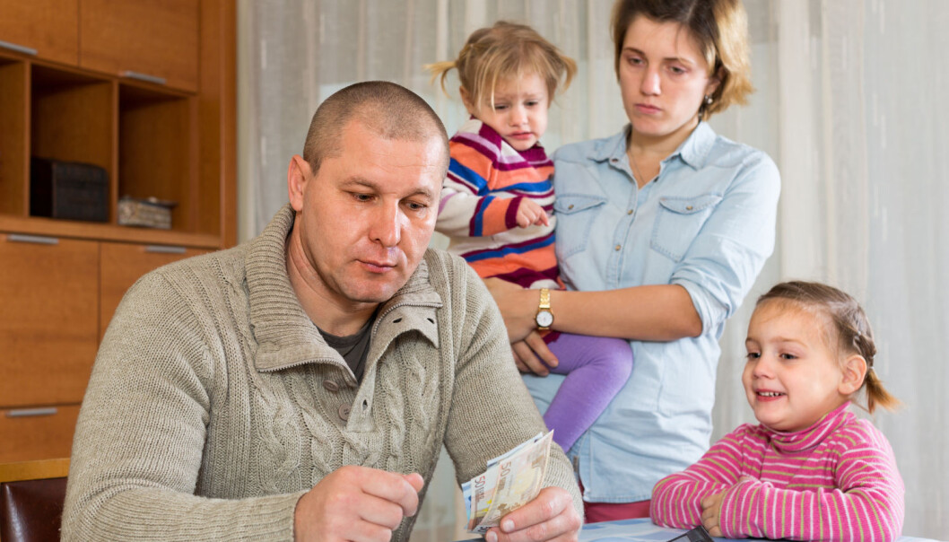 Undersøkelsen viser at det mannlige idealet om å skaffe gode materielle rammer for familien fortsatt står sterkt, og at kvinner jobber mindre når de har fått barn. (Foto: Iakov Filimonov / Shutterstock / NTB scanpix) Undersøkelsen viser at det mannlige idealet om å skaffe gode materielle rammer for familien fortsatt står sterkt, og at kvinner jobber mindre når de har fått barn. (Foto: Iakov Filimonov / Shutterstock / NTB scanpix)