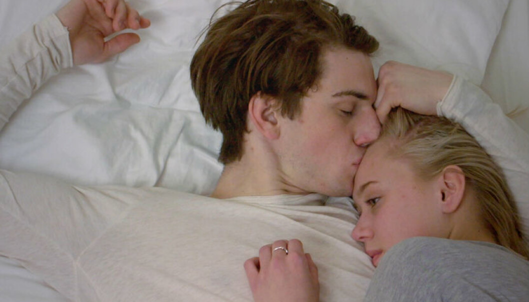 Noora og Williams forhold i tv-serien Skam fører til avanserte diskusjoner i ungdomsmiljøene om for eksempel kjønnsroller, finner forskere. (Foto: NRK) Noora og Williams forhold i tv-serien Skam fører til avanserte diskusjoner i ungdomsmiljøene om for eksempel kjønnsroller, finner forskere. (Foto: NRK)