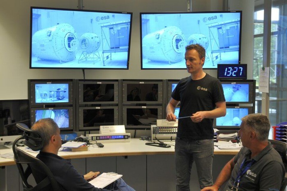 Matthias Maurer ved ESAs astronautsenter i Köln der han jobbet som bakkemannskap før han ble romfarer. (Foto: ESA)