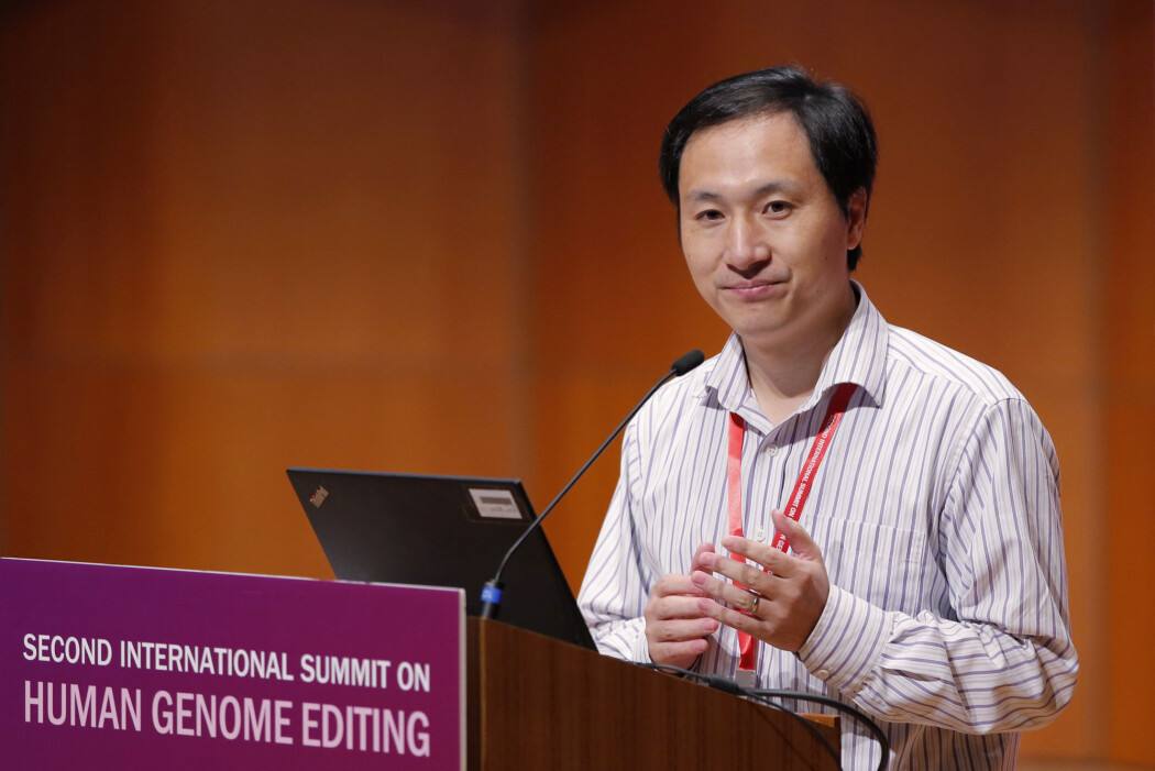 Forskeren He Jiankui er blitt fordømt etter at han kunngjorde at han hadde endret på arvestoffet til to kinesiske babyer. (Foto: Kin Cheung / AP Photo / NTB Scanpix) Forskeren He Jiankui er blitt fordømt etter at han kunngjorde at han hadde endret på arvestoffet til to kinesiske babyer. (Foto: Kin Cheung / AP Photo / NTB Scanpix)