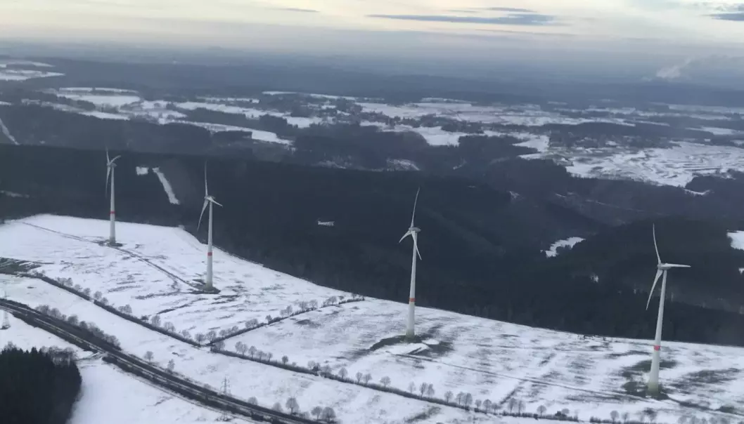Utbyggingen av fornybar energi har bidratt til at CO2-utslippene har falt i flere land. Her på bildet ser vi vindturbiner i den tyske delstaten Nordrhein-Westfalen. (Foto: Iselin Rønningsbakk, Cicero).