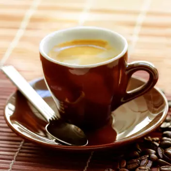 Kaffe er godt, men ikke nødvendigvis for magen. Mørkristet kaffe, som for eksempel espresso, er den mest skånsomme for magen. (Foto: Colourbox)