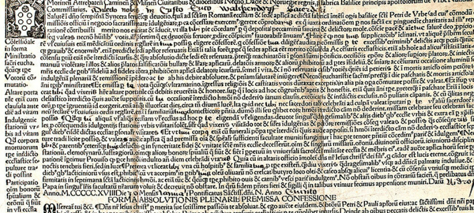 Utsnitt av avlatsbrev utstedt til erkebiskop Erik Walkendorf i Nidaros i 1518. Det var trolig et identisk avlatsbrev som var festet til seglet som ble funnet i graven i Alstahaug. (Foto: Riksarkivet, Oslo)