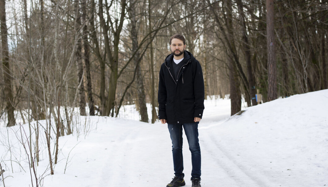 Kreftoverlever Helge Øvreness (29) prøver å være bevisst på å ta seg litt fri fra hverdagsstresset og gjøre ting han har lyst til. For eksempel turer i skogen og bare kjenne på at han kan ha det godt. (Foto: Sonja Balci) Kreftoverlever Helge Øvreness (29) prøver å være bevisst på å ta seg litt fri fra hverdagsstresset og gjøre ting han har lyst til. For eksempel turer i skogen og bare kjenne på at han kan ha det godt. (Foto: Sonja Balci)