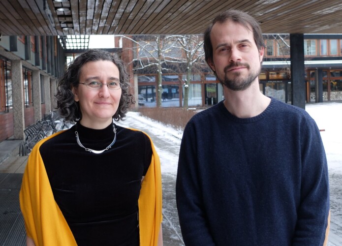 Førstelektor Karoline Fægri og universitetslektor Svein Tveit fra Skolelaboratoriet i kjemi på Universitetet i Oslo. (Foto: Eivind Torgersen) Førstelektor Karoline Fægri og universitetslektor Svein Tveit fra Skolelaboratoriet i kjemi på Universitetet i Oslo. (Foto: Eivind Torgersen)