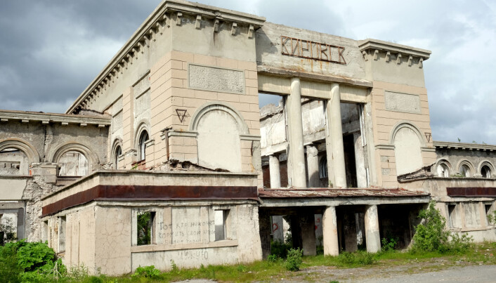 En forlatt togstasjon i Kirovsk, Nordvest-Russland. (Photo: Bjørnar Olsen) En forlatt togstasjon i Kirovsk, Nordvest-Russland. (Photo: Bjørnar Olsen)