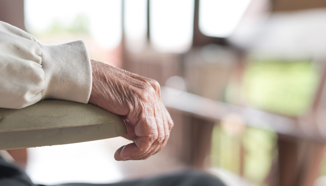 Forskere har undersøkt hjernevev fra ti parkinson-pasienter og sammenlignet det med vev fra friske mennesker. Da så de at cellene hos parkinson-pasientene manglet viktig beskyttelse mot aldringsrelaterte skader. (Illustrasjonsfoto: Chinnapong / Shutterstock / NTB scanpix) Forskere har undersøkt hjernevev fra ti parkinson-pasienter og sammenlignet det med vev fra friske mennesker. Da så de at cellene hos parkinson-pasientene manglet viktig beskyttelse mot aldringsrelaterte skader. (Illustrasjonsfoto: Chinnapong / Shutterstock / NTB scanpix)