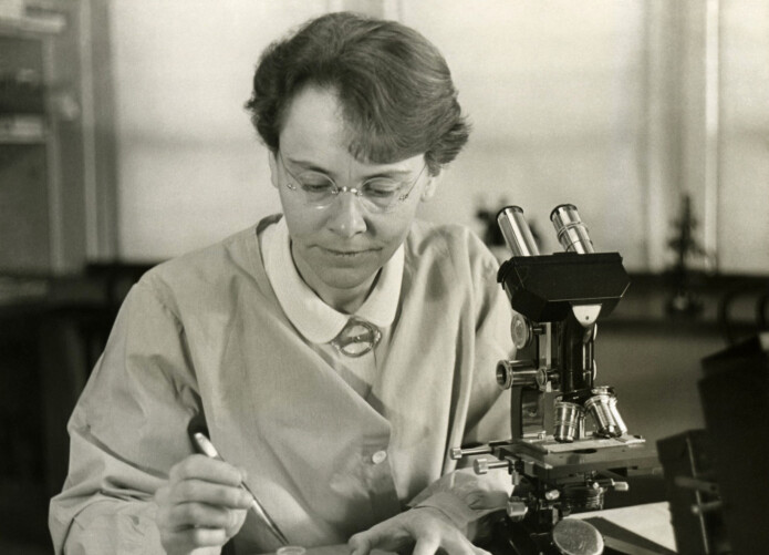 Barbara McClintock (Foto: Smithsonian Institution/Science Service; Restaurert av Adam Cuerden) Barbara McClintock (Foto: Smithsonian Institution/Science Service; Restaurert av Adam Cuerden)