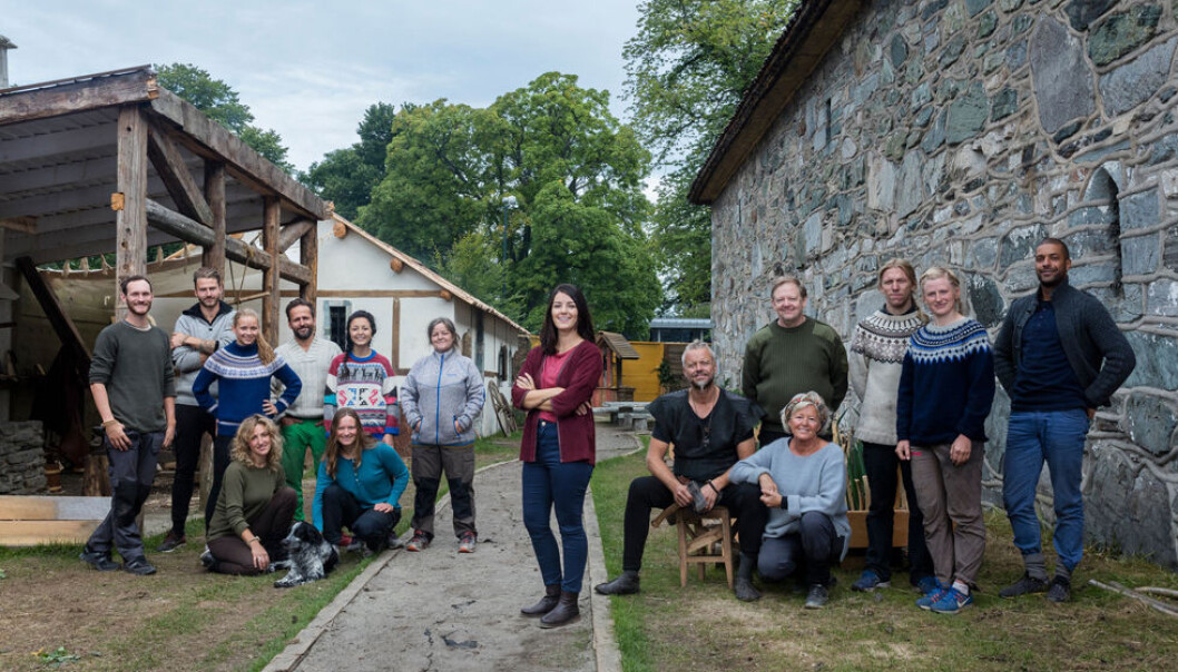 Anno er en norsk realityserie som går på NRK, der 14 deltakere reiser tilbake i tid for å oppleve ulike epoker i norsk historie. I år reiser de tilbake til 1537 og Erkebispegården ved Nidarosdomen i Trondheim. (Foto: NRK) Anno er en norsk realityserie som går på NRK, der 14 deltakere reiser tilbake i tid for å oppleve ulike epoker i norsk historie. I år reiser de tilbake til 1537 og Erkebispegården ved Nidarosdomen i Trondheim. (Foto: NRK)