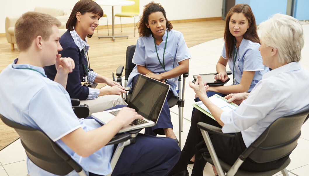 Lege- og sykepleierstudenter får ikke nok trening i å samarbeide seg i mellom, mener forsker. (Illustrasjonsfoto: Monkey Business Images / Shutterstock / NTB scanpix) Lege- og sykepleierstudenter får ikke nok trening i å samarbeide seg i mellom, mener forsker. (Illustrasjonsfoto: Monkey Business Images / Shutterstock / NTB scanpix)