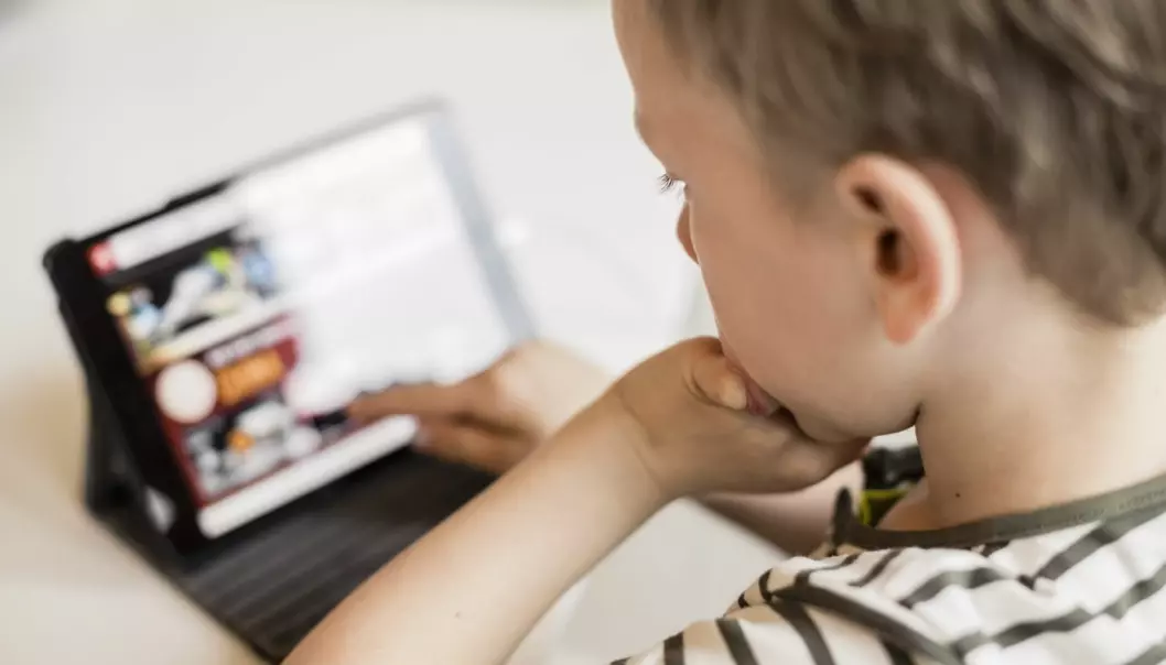 Barn blir forstyrret av reklame på nett