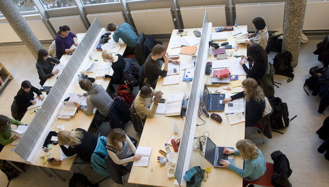 En norsk og en dansk studie viser det samme: Forelesere er fornøyde med sin egen innsats, men ikke med studentene. (Foto: Sandra Jecmenica) En norsk og en dansk studie viser det samme: Forelesere er fornøyde med sin egen innsats, men ikke med studentene. (Foto: Sandra Jecmenica)