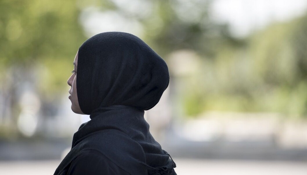 Et økende antall unge norske kvinner begynner med hijab selv om deres mødre kanskje aldri har dekket til hodet. (Foto: Colourbox) Et økende antall unge norske kvinner begynner med hijab selv om deres mødre kanskje aldri har dekket til hodet. (Foto: Colourbox)