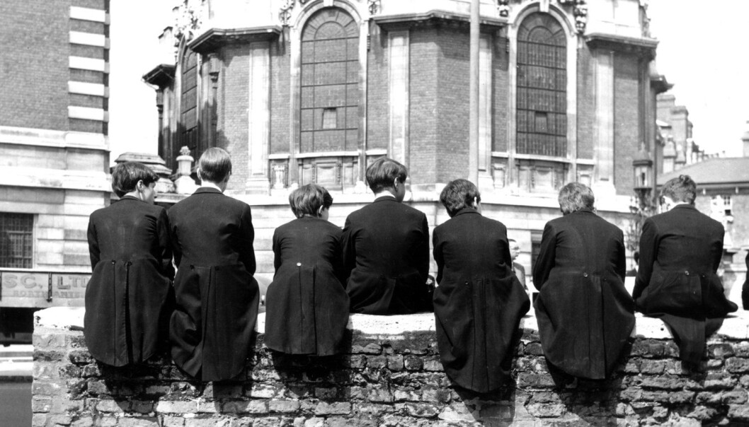 Elever ved en av verdens mest eksklusive skoler, Eton College utenfor London. Mange av Storbritannias mektigste har gått her. Er det fordi skolen er så god? (Foto: Topfoto, NTB scanpix) Elever ved en av verdens mest eksklusive skoler, Eton College utenfor London. Mange av Storbritannias mektigste har gått her. Er det fordi skolen er så god? (Foto: Topfoto, NTB scanpix)