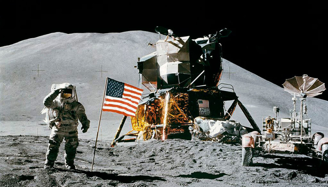 Astronaut James Irwin på Apollo 15-oppdraget i 1971. Takket være månesteinene som ble tatt med tilbake, kan vi kanskje finne ut hvordan månen ble dannet. (Foto: NASA) Astronaut James Irwin på Apollo 15-oppdraget i 1971. Takket være månesteinene som ble tatt med tilbake, kan vi kanskje finne ut hvordan månen ble dannet. (Foto: NASA)
