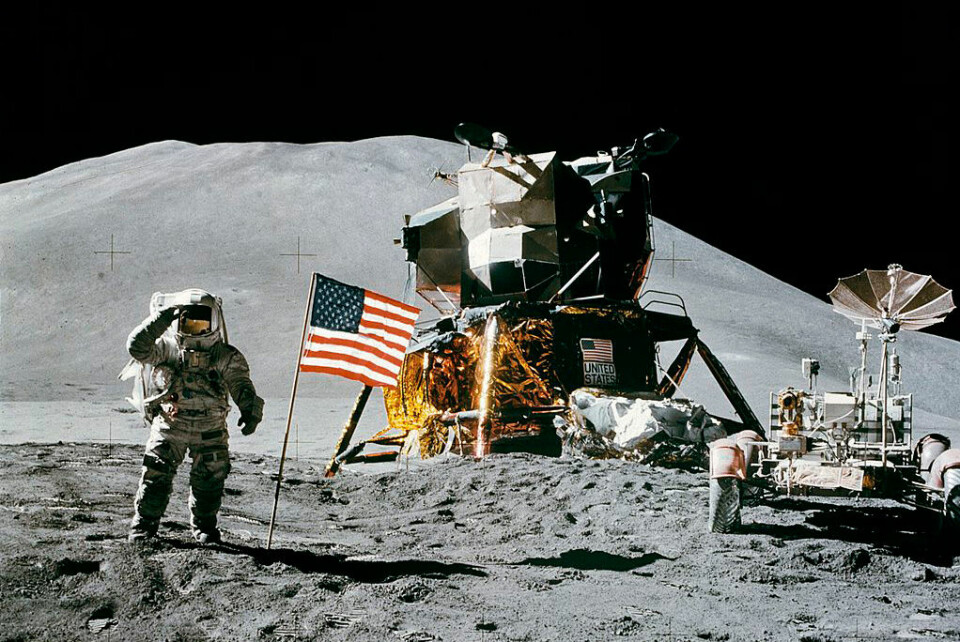Astronaut James Irwin på Apollo 15-oppdraget i 1971. Takket være månesteinene som ble tatt med tilbake, kan vi kanskje finne ut hvordan månen ble dannet. (Foto: NASA)