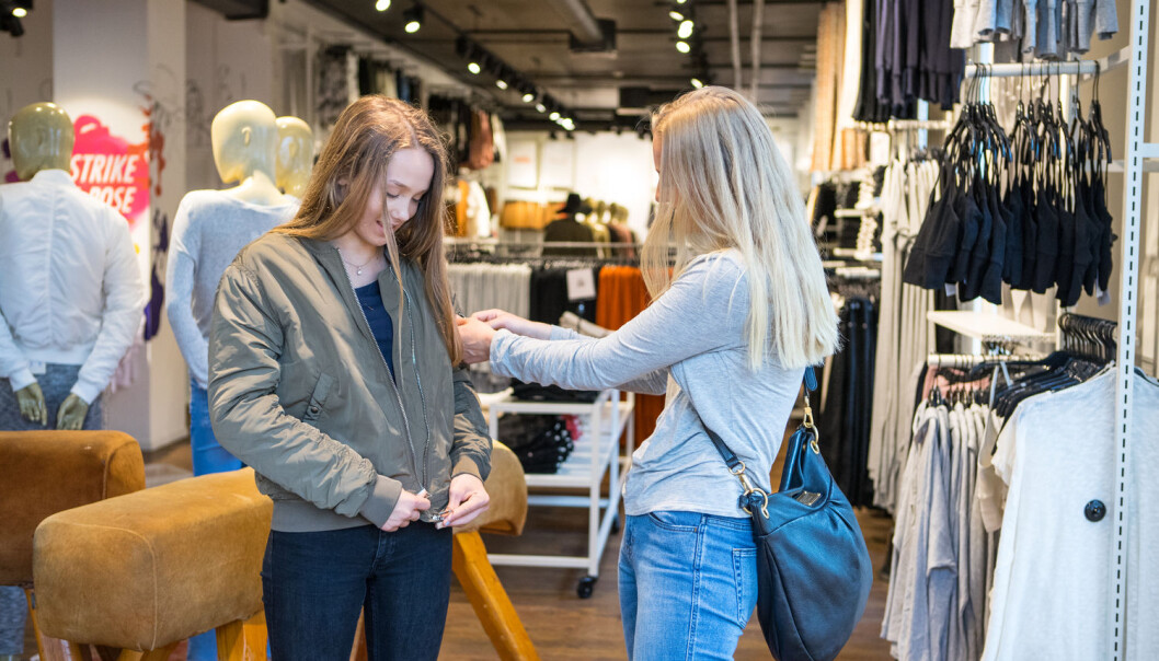 Høy musikk i butikken kan gi mange forbrukere en heftig nattklubbfølelse, men for mange andre virker den mot sin hensikt. (Foto: Thomas Brun/NTB/Scanpix) Høy musikk i butikken kan gi mange forbrukere en heftig nattklubbfølelse, men for mange andre virker den mot sin hensikt. (Foto: Thomas Brun/NTB/Scanpix)