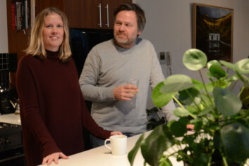 Fornøyde beboere nyter en kaffe i det gamle verkstedet som nå er et supermoderne kjøkken. (Foto: Lisbet Jære) Fornøyde beboere nyter en kaffe i det gamle verkstedet som nå er et supermoderne kjøkken. (Foto: Lisbet Jære)