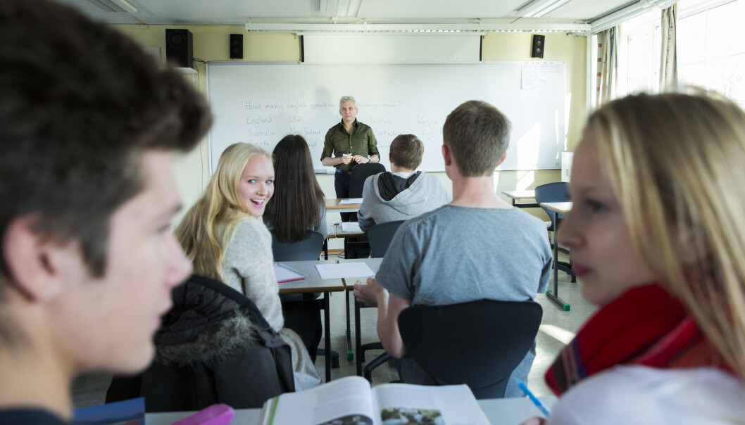 – Læraren er ein autoritetsperson for elevane. Som i alle slike tilfelle vert han eller ho naturleg eit populært samtaleobjekt og konstant utsett for vurderingar, seier forskar. (Illustrasjonsfoto: Berit Roald / NTB Scanpix) – Læraren er ein autoritetsperson for elevane. Som i alle slike tilfelle vert han eller ho naturleg eit populært samtaleobjekt og konstant utsett for vurderingar, seier forskar. (Illustrasjonsfoto: Berit Roald / NTB Scanpix)