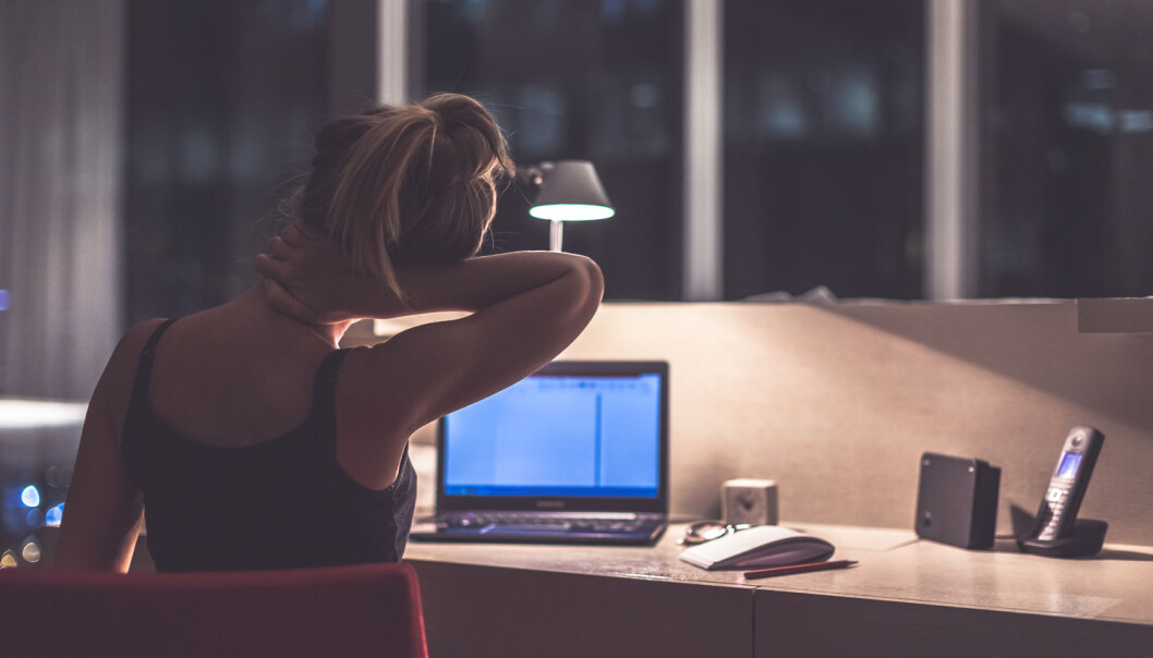 Flere hundre tusen dansker har vondt i nakken. Forskerne er i villrede. (Illustrasjonsfoto: Fulltimegipsy / Shutterstock / NTB scanpix) Flere hundre tusen dansker har vondt i nakken. Forskerne er i villrede. (Illustrasjonsfoto: Fulltimegipsy / Shutterstock / NTB scanpix)