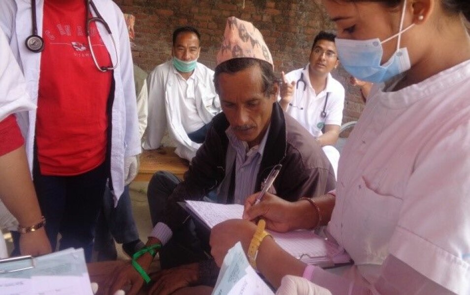 Da denne mannen ankom sykehuset i Nepal, etter jordskjelvet i april 2015, fikk han utdelt et grønt fargebånd. Fargen betydde at han ikke var hardt skadet og derfor hadde lav prioritet. (Foto: Samita Giri)