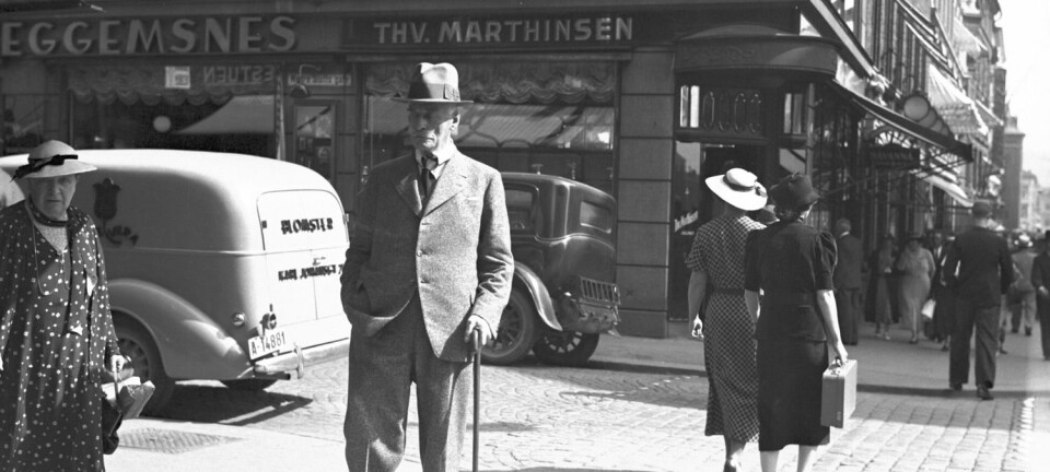 Knut Hamsun var kritisk til samfunnsutviklingen i sin tid. Her spaserer han i Oslo 12. august 1936.  (Foto: NTB scanpix)
