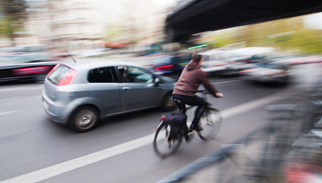 I norske byer er det fortsatt bilen som blir prioritert foran myke trafikanter. (Foto: Shutterstock, NTB scanpix) I norske byer er det fortsatt bilen som blir prioritert foran myke trafikanter. (Foto: Shutterstock, NTB scanpix)