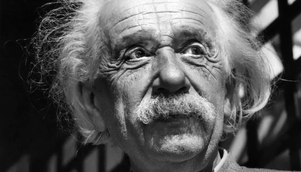 Albert Einstein i 1954, året før han døde. (Bilde: AP, NTB scanpix)