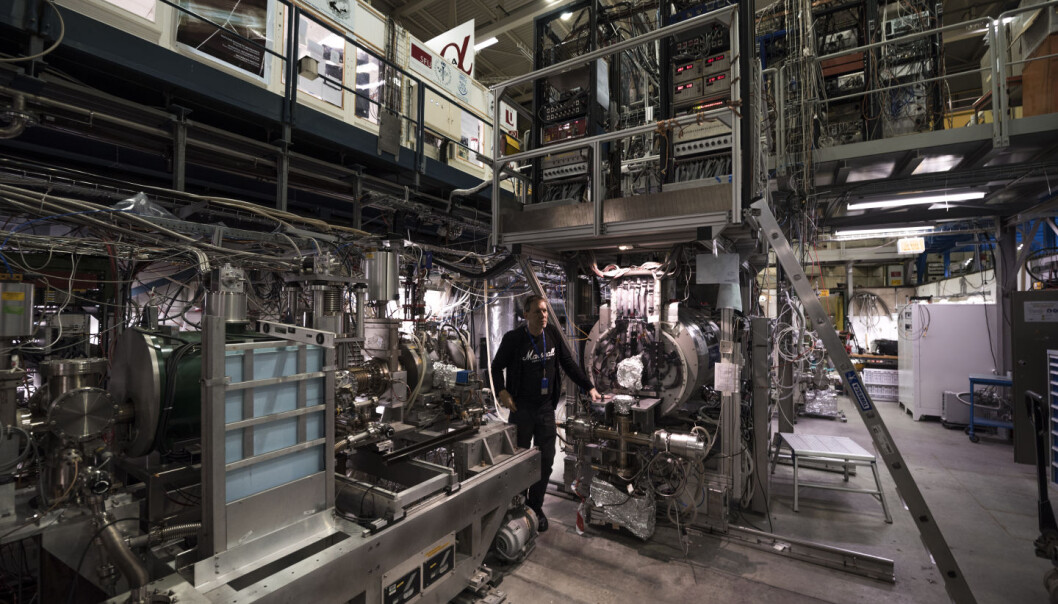 En forskergruppe ved det europeiske forskningssenteret CERN i Sveits klart å skape, fange inn, oppbevare og nå også måle antihydrogen. Mannen som har stått i spissen for eksperimentet, Jeffrey S. Hangst, kaller det «en drøm som går i oppfyllelse». (Foto: CERN) En forskergruppe ved det europeiske forskningssenteret CERN i Sveits klart å skape, fange inn, oppbevare og nå også måle antihydrogen. Mannen som har stått i spissen for eksperimentet, Jeffrey S. Hangst, kaller det «en drøm som går i oppfyllelse». (Foto: CERN)