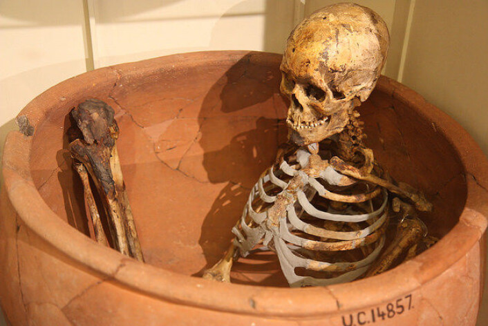 En annen variant av en krukke-begravelse. Denne er flere tusen år gammel og kommer fra Afrika. (Foto: Dark Dwarf/CC BY ND 2.0) En annen variant av en krukke-begravelse. Denne er flere tusen år gammel og kommer fra Afrika. (Foto: Dark Dwarf/CC BY ND 2.0)