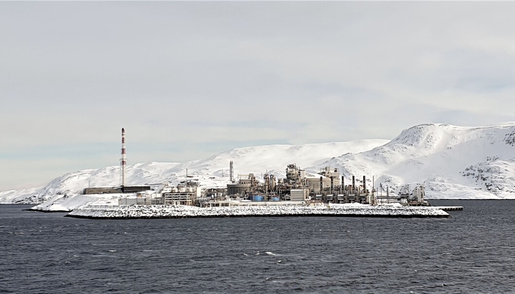 LNG-anlegget på Melkøya sett fra Hurtigruta (Foto: Privat). LNG-anlegget på Melkøya sett fra Hurtigruta (Foto: Privat).