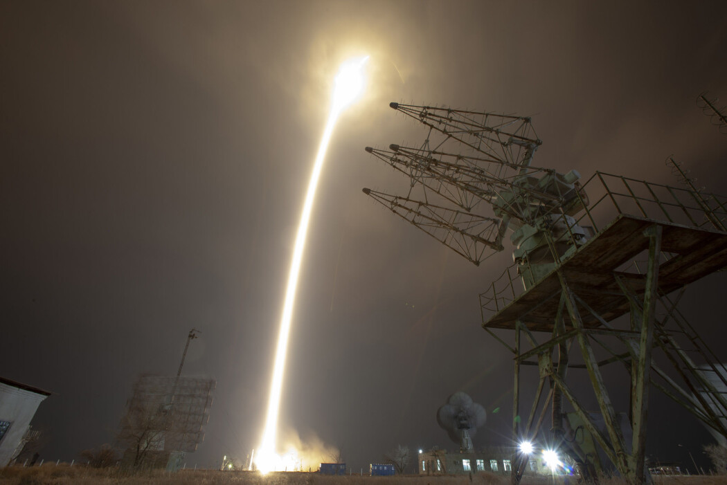 Et Sojus-romfartøy ble torsdag skutt opp fra Kasakhstan for å frakte to amerikanske astronauter og en russisk kosmonaut til Den internasjonale romstasjonen (ISS). (Foto: AP / NTB scanpix) Et Sojus-romfartøy ble torsdag skutt opp fra Kasakhstan for å frakte to amerikanske astronauter og en russisk kosmonaut til Den internasjonale romstasjonen (ISS). (Foto: AP / NTB scanpix)