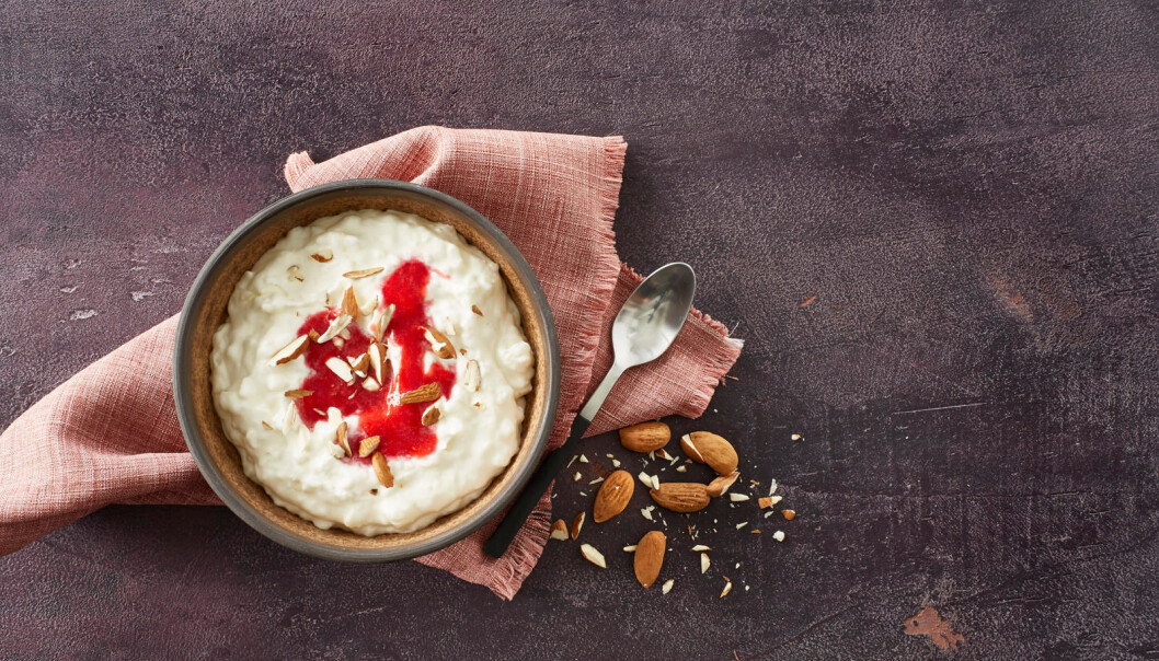 Riskrem er en enkel versjon av en dansk dessert. Få spiser denne desserten utenom jula. (Foto: Melk.no) Riskrem er en enkel versjon av en dansk dessert. Få spiser denne desserten utenom jula. (Foto: Melk.no)