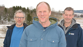 Bokredaktør Knut Skjesol (i midten) sammen med forskerne Svein Olav Ulstad (til venstre) og Idar Lyngstad ved Nord universitet. (Foto: Bjørnar Olav Leknses) Bokredaktør Knut Skjesol (i midten) sammen med forskerne Svein Olav Ulstad (til venstre) og Idar Lyngstad ved Nord universitet. (Foto: Bjørnar Olav Leknses)