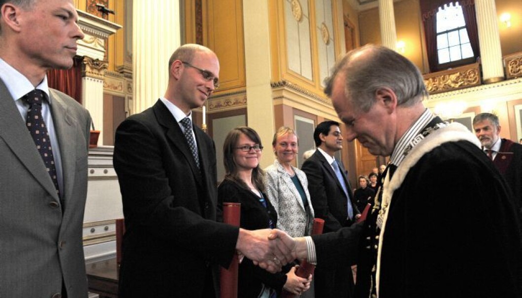 Rundt 1500 avlegger doktorgrad hvert år, en tredejdel av dem ved UiO. Bildet viser en doktorkreering i Gamle Festsal ved UiO. (Foto: UiO/Francesco Saggio) Rundt 1500 avlegger doktorgrad hvert år, en tredejdel av dem ved UiO. Bildet viser en doktorkreering i Gamle Festsal ved UiO. (Foto: UiO/Francesco Saggio)