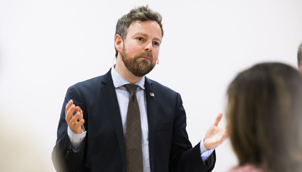 Dessverre er det variasjoner i hvor stor grad skoleledelsen og lærerne ser på elever med særskilte opplæringsbehov som sitt ansvar. For ofte blir slike elever overlatt til andre, for eksempel til assistenter, skriver kunnskapsministeren. Her under presentasjonen av de siste PISA-resultatene tidligere denne måneden. (Foto: Berit Roald, NTB scanpix) Dessverre er det variasjoner i hvor stor grad skoleledelsen og lærerne ser på elever med særskilte opplæringsbehov som sitt ansvar. For ofte blir slike elever overlatt til andre, for eksempel til assistenter, skriver kunnskapsministeren. Her under presentasjonen av de siste PISA-resultatene tidligere denne måneden. (Foto: Berit Roald, NTB scanpix)