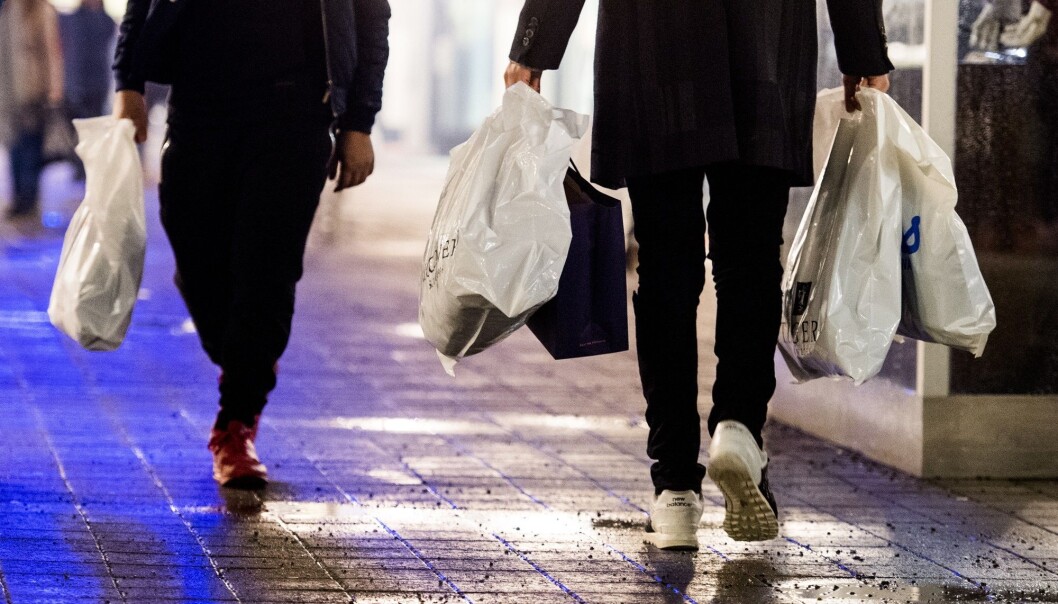 Nordmenn forbruker nest mest i Europa. Her i forbindelse med «Black Friday»-salget til Norwegian Outlet i Vestby. (Foto: Jon Olav Nesvold / NTB scanpix) Nordmenn forbruker nest mest i Europa. Her i forbindelse med «Black Friday»-salget til Norwegian Outlet i Vestby. (Foto: Jon Olav Nesvold / NTB scanpix)