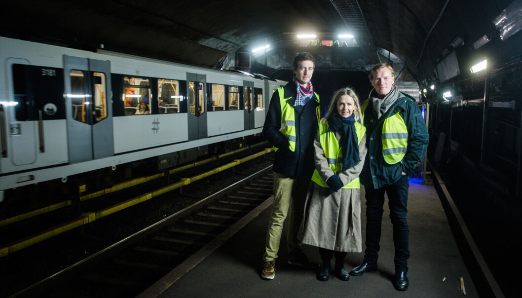 Pål Sverre Hagen (t.v.), Pia Halvorsen og Sven Nordin spiller hovedrollene i den nye dramasatsingen til NRK. Her på nedlagte Valkyrien t-banestasjon oppretter Ravn (Nordin) en underjordisk klinikk. (Foto: Eskil Wie Furunes, VG) Pål Sverre Hagen (t.v.), Pia Halvorsen og Sven Nordin spiller hovedrollene i den nye dramasatsingen til NRK. Her på nedlagte Valkyrien t-banestasjon oppretter Ravn (Nordin) en underjordisk klinikk. (Foto: Eskil Wie Furunes, VG)