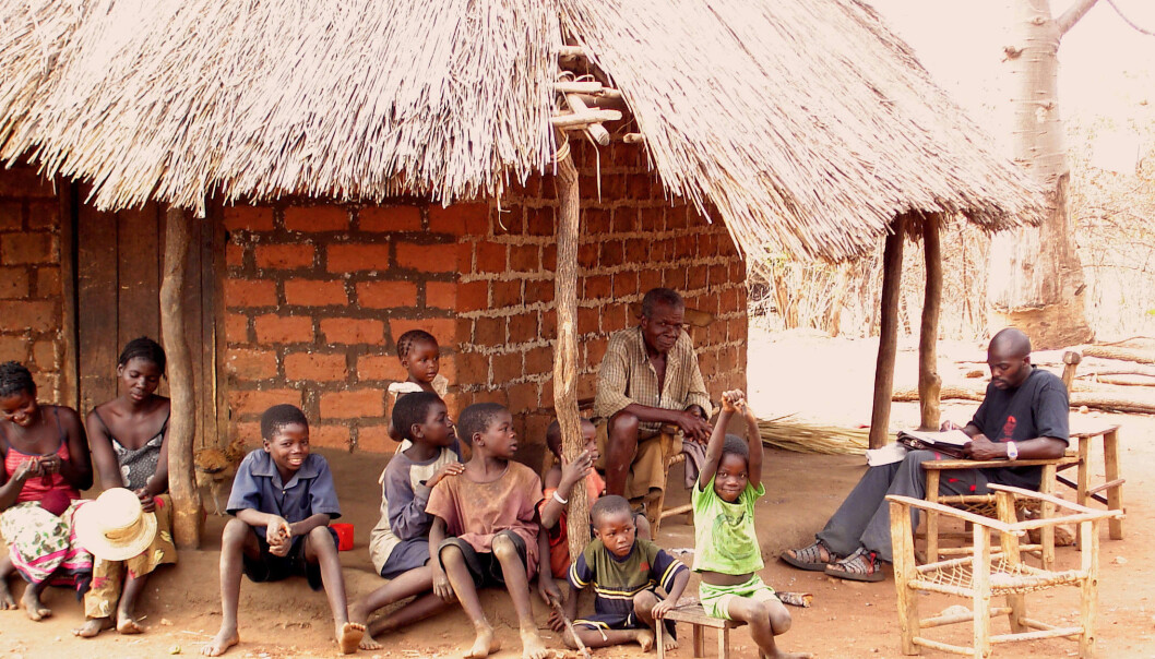 Rundt én milliard mennesker er i verden er funksjonshemmede. Her fra nordlige Zambia, i Chipata, i forbindelse med levekårsstudiene fra Sintef. (Foto: Sintef) Rundt én milliard mennesker er i verden er funksjonshemmede. Her fra nordlige Zambia, i Chipata, i forbindelse med levekårsstudiene fra Sintef. (Foto: Sintef)