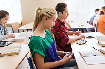 Forskere frikjenner bruk av mobiltelefon i klasserommet