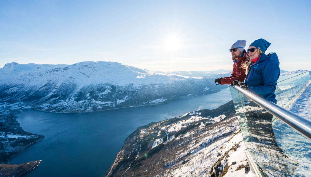 Italienarar og nederlendarar er blant dei som legg att pengar, utan å lage så djupe miljøavtrykk. (Illustrasjonsfoto frå Loen i Nordfjord: Bård Basberg.) Italienarar og nederlendarar er blant dei som legg att pengar, utan å lage så djupe miljøavtrykk. (Illustrasjonsfoto frå Loen i Nordfjord: Bård Basberg.)