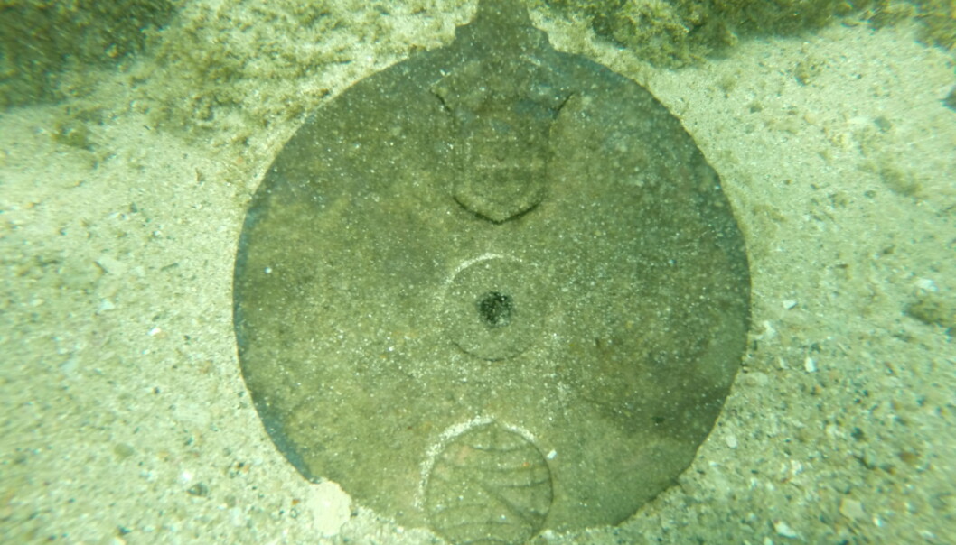 Verdens eldste marine astrolabium. Slik ble navigasjonsinstrumentet funnet på havbunnen utenfor Oman. (Foto: David Mearns) Verdens eldste marine astrolabium. Slik ble navigasjonsinstrumentet funnet på havbunnen utenfor Oman. (Foto: David Mearns)