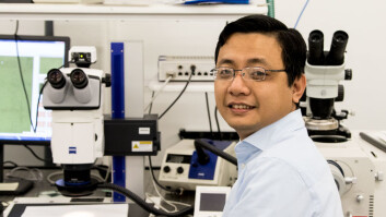Stipendiat Anh Tuan Nguyen ved HSN presenterte nylig sitt doktorgradsarbeid, der han har utviklet en fullverdig sensor-enhet som bruker akselerometre til å overvåke hjertet i forbindelse med operasjoner med åpen brystkasse. (Foto: Knut J. Meland) Stipendiat Anh Tuan Nguyen ved HSN presenterte nylig sitt doktorgradsarbeid, der han har utviklet en fullverdig sensor-enhet som bruker akselerometre til å overvåke hjertet i forbindelse med operasjoner med åpen brystkasse. (Foto: Knut J. Meland)