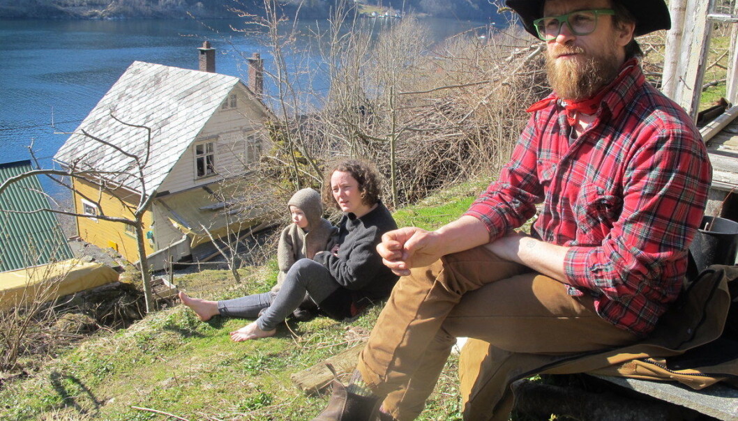 Hege Iren Wiken og Eirik Lillebøe Wiken drømte om å leve et enklere og mer selvberget liv. (Foto: privat) Hege Iren Wiken og Eirik Lillebøe Wiken drømte om å leve et enklere og mer selvberget liv. (Foto: privat)